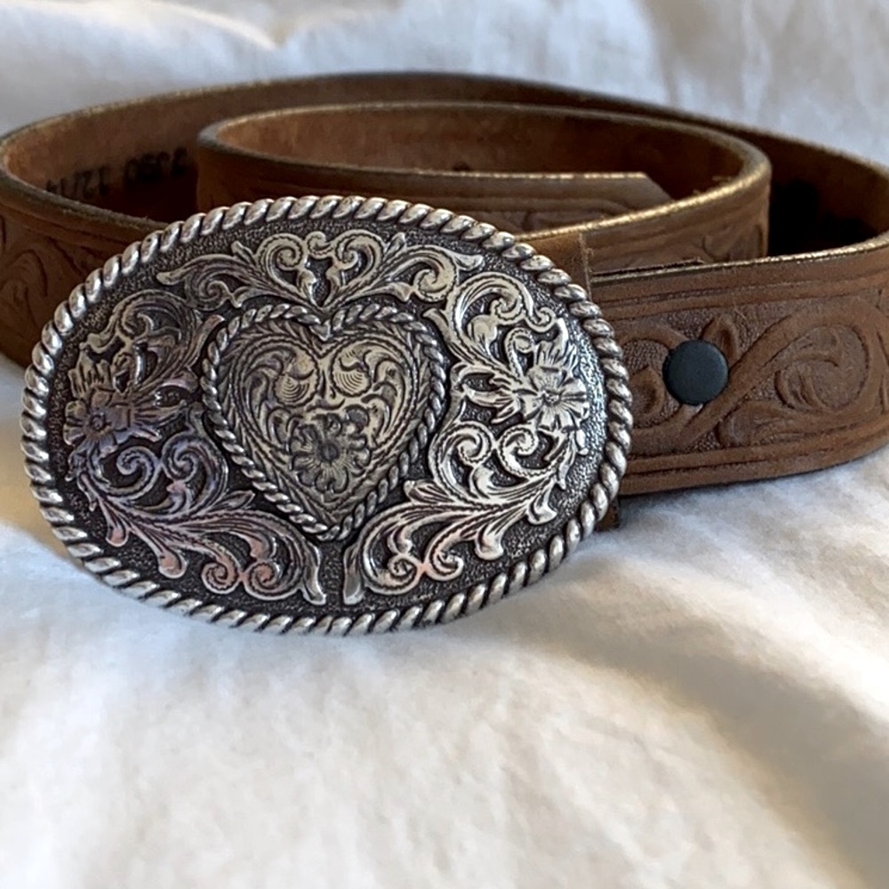 Justin’s Boots western buckle belt 🌵